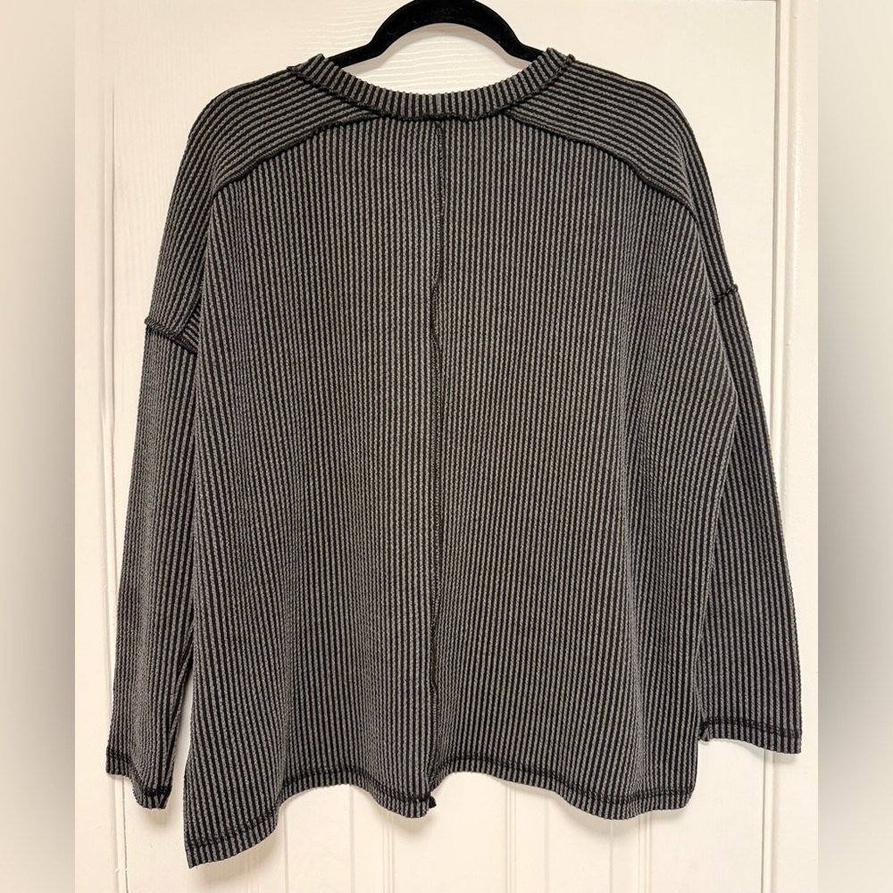 Zenana Outfitters Black and White Ribbed Top - Picture 8 of 8